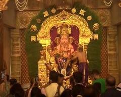 PHOTO : GSB बाप्पाची डोळे दिपवणारी श्रीमंती; गणेशोत्सवासाठी मंडळानं उतरवला 316.40 कोटींचा विमा