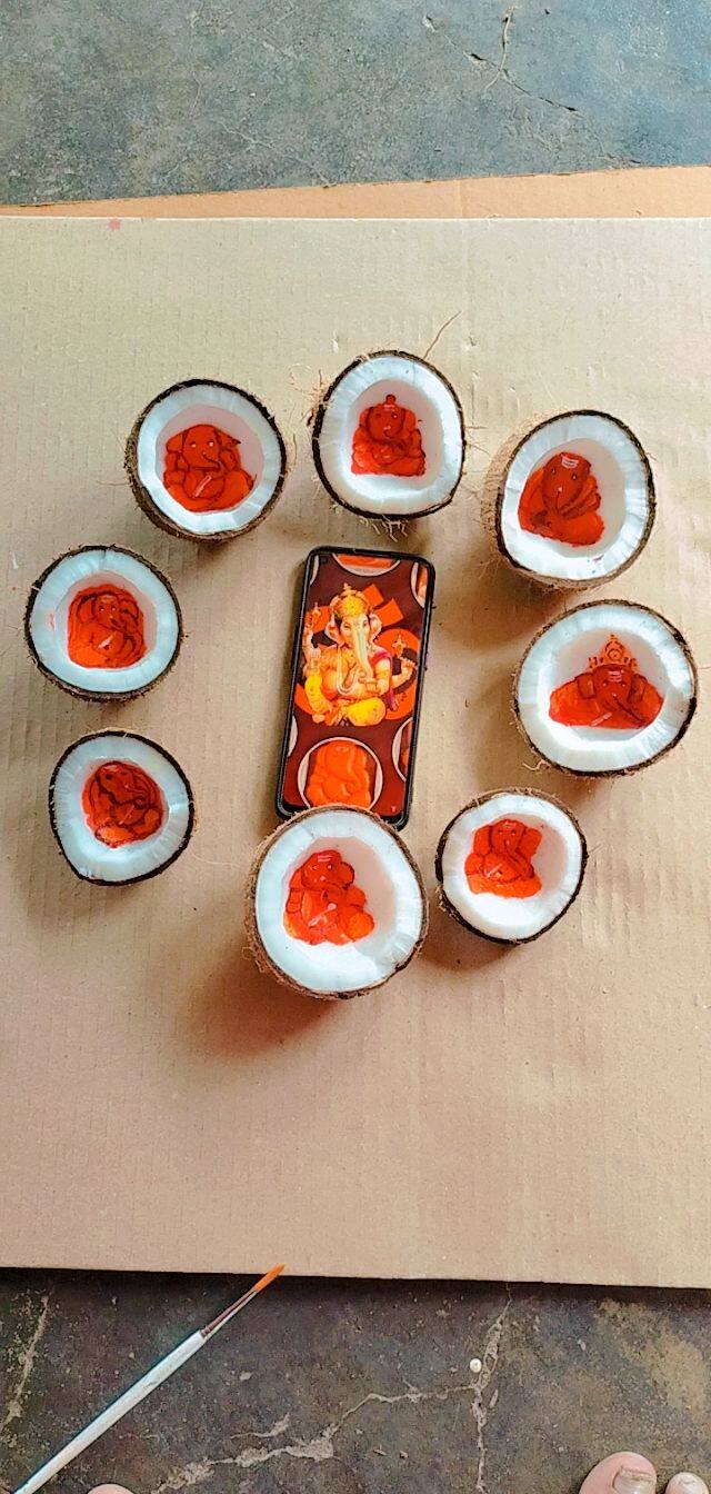 कौशिक जाधव वसईतील न्यू इंग्लिश स्कूल,वसई या शाळेत कलाशिक्षक म्हणून कार्यरत आहेत.