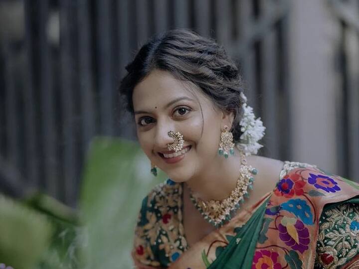 मराठमोळी स्टाईल तेजश्रीवर शोभून दिसत आहे. तेजश्रीचे फोटो सोशल मीडियावर व्हायरल झाले आहेत.(फोटो सौजन्य :tejashripradhan/इंस्टाग्राम )