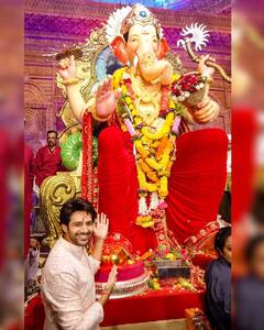 Ganesh Chaturthi Photos: कार्तिक आर्यन ने किए 'लालबाग के गणपति' के दर्शन, कहा- मेरी सारी मन्नतें ऐसे ही पूरी...