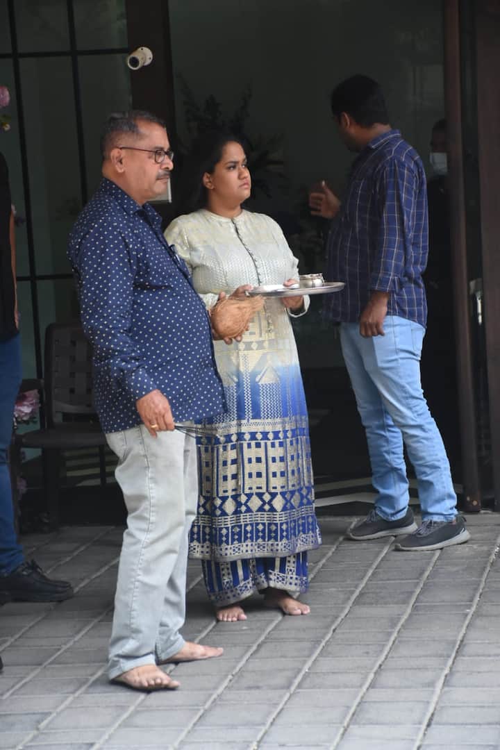 देशभर में आज गणेश चतुर्थी का त्योहार काफी धूमधाम से मनाया जा रहा है.  मनाई जा रही है. हर घर में बप्पा जोरदार स्वागत हो रहा है. इसी बीच अब सलमान खान की बहन अर्पिता खान शर्मा के घर भी बप्पा का स्वागत हो चुका है.