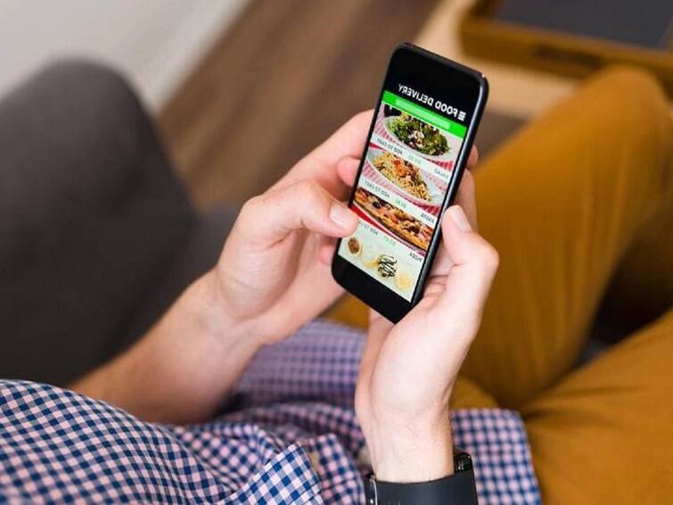 Online Food Delivery: Up to 60% costlier by ordering food from food delivery apps like Zomato, Swiggy! The survey revealed Online Food Delivery: ફૂડ ડિલિવરી એપ Zomato, Swiggy પરથી ફૂડ ઓર્ડર કરવું 60% સુધી મોંઘું! સર્વેમાં થયો ખુલાસો