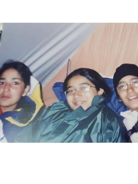 पहचानिए इस तस्वीर में है बॉलीवुड की मशहूर एक्ट्रेस