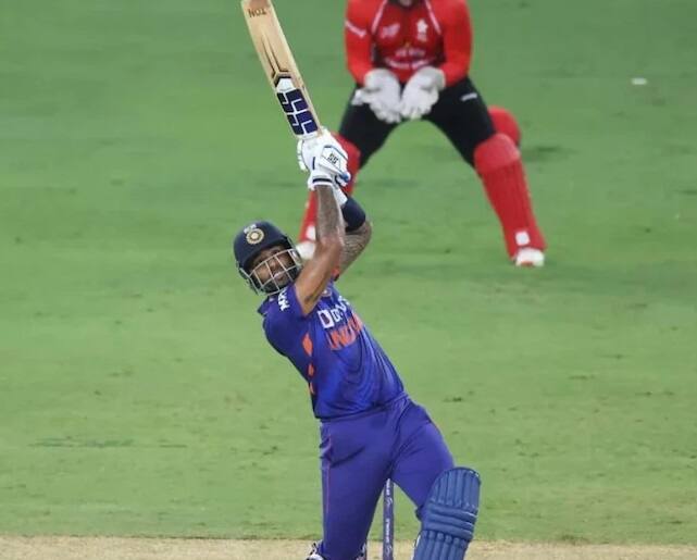 Asia Cup 2022: Surya Kumar Yadav hits massive sixes in last overs, unbeaten on 68 runs from 26 balls Asia Cup 2022: હોંગકોંગ વિરુદ્ધ Suryakumar Yadavએ મચાવી તબાહી, અંતિમ ઓવરમાં ફટકારી ચાર સિક્સ