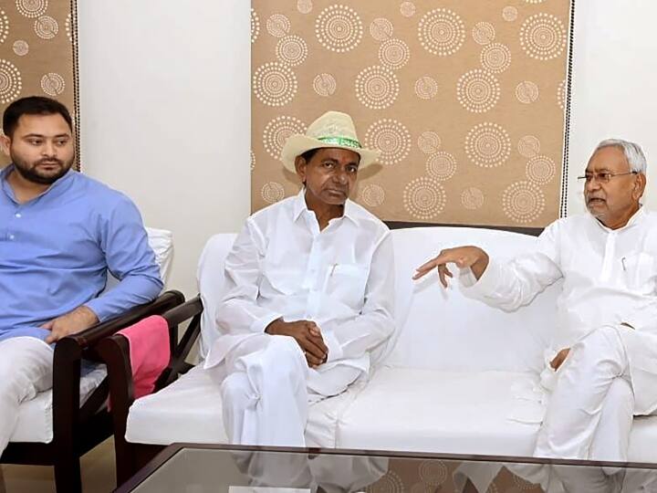 नीतीश-केसीआर की मुलाकात से क्या विपक्ष हो जायेगा एकजुट? Nitish KCR meeting opposition unity for General Election 2024 KCR Visits Bihar नीतीश-केसीआर की मुलाकात से क्या विपक्ष हो जायेगा एकजुट?