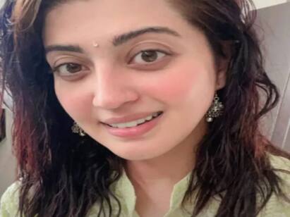 Pranitha Subhash flaunts her cooking skills Makes Karjikaya at home WATCH watch video : சமைக்கும் போதும் இவ்வளவு அழகா இருக்க பிரணிதாவாலதாங்க முடியும் ! நீங்களே பாருங்களேன்!