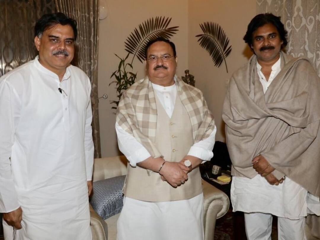 Tollywood heroes are being called but BJP leaders are not giving any time to their ally Pawan Kalyan. BJP Janasena : జనసేనను పరిగణనలోకి తీసుకోని బీజేపీ పెద్దలు ! మిత్రుల మధ్య దూరం పెరిగిందా ?