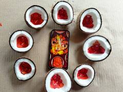 PHOTO: कलाकृतीचा उत्तम नमुना, नारळामध्ये साकारले अष्टविनायक गणपती!