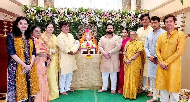 धनंजय महाडिक कुटुंबीय