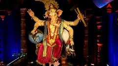 22 फुट वाले की जयSSS... मुंबईचा राजा विश्वकर्मा रुपात, गणेशगल्लीत यंदा काशीविश्वनाथाचं मंदिर