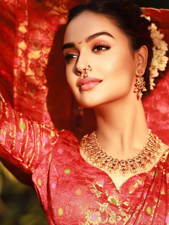 बिग बॉस ओटीटी विनर दिव्या अग्रवाल मराठी लुक में दिखीं ब्यूटीफुल