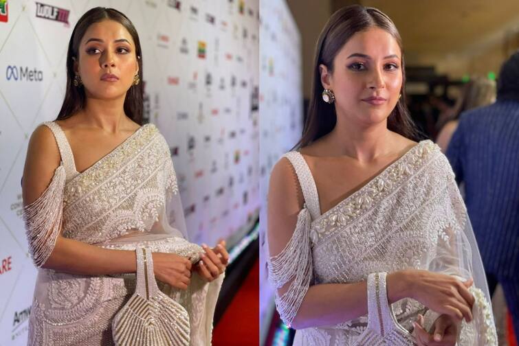 Shehnaaz Gill gave a killer pose in a white saree, it is difficult to take your eyes off the pictures Shehnaaz Gill ਨੇ ਵ੍ਹਾਈਟ ਸਾੜ੍ਹੀ 'ਚ ਦਿੱਤੇ ਕਿਲਰ ਪੋਜ਼, ਤਸਵੀਰਾਂ ਤੋਂ ਅੱਖਾਂ ਹੱਟਾਉਣਾ ਮੁਸ਼ਕਿਲ