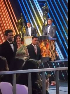 Filmfare ਐਵਾਰਡ ਪਾ ਕੇ ਵਿੱਕੀ ਕੌਸ਼ਲ ਨੇ ਸਟੇਜ ਤੋਂ ਪਤਨੀ ਕੈਟਰੀਨਾ ਕੈਫ 'ਤੇ ਲੁਟਾਇਆ ਪਿਆਰ ਕਿਹਾ- 'ਤੁਸੀਂ ਮੇਰੀ ਜ਼ਿੰਦਗੀ 'ਚ ...'