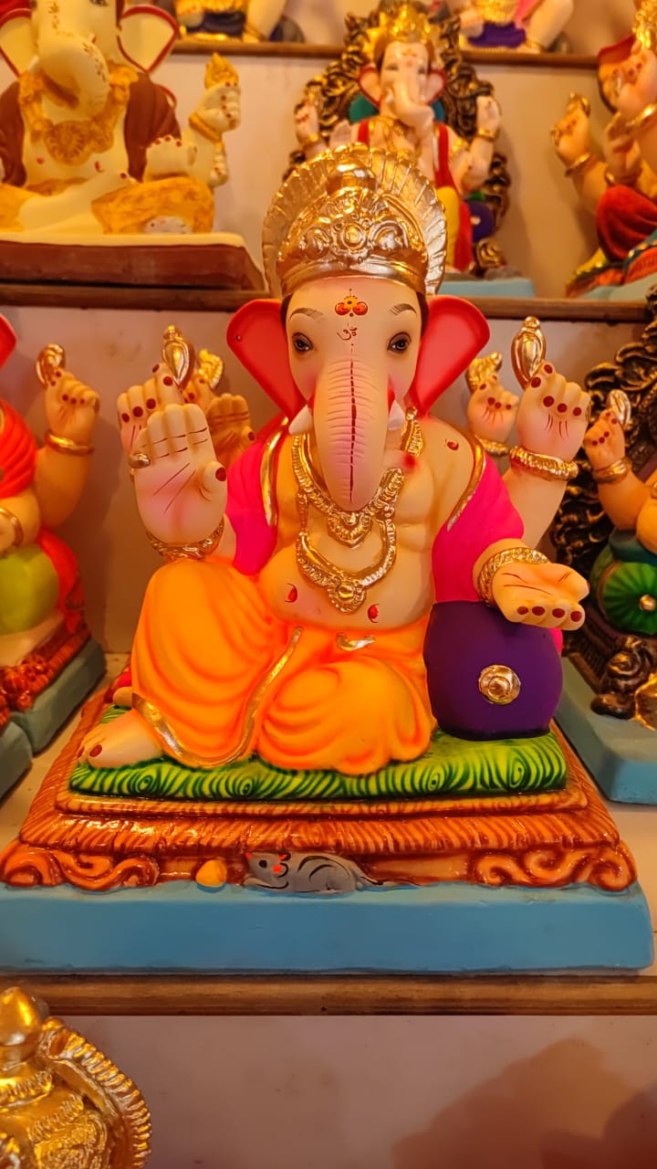 Ganesh festival 2022 : गणेशोत्सवानिमित्त बाजारपेठा सजल्या, फुल विक्रेत्यांसह मूर्ती व्यावसायिकांना मिळतोय चांगला प्रतिसाद