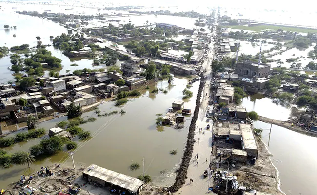 Pakistan Flood: Shehbaaz Sharif on Pakistan floods says the worst disaster in history Pakistan Flood: ਪਾਕਿਸਤਾਨ ਦਾ ਇੱਕ ਤਿਹਾਈ ਹਿੱਸਾ ਪਾਣੀ ਵਿੱਚ ਡੁੱਬਿਆ, 1100 ਤੋਂ ਵੱਧ ਮੌਤਾਂ, ਪੀਐਮ ਸ਼ਾਹਬਾਜ਼ ਬੋਲੇ - ਇਤਿਹਾਸ ਦੀ ਸਭ ਤੋਂ ਵੱਡੀ ਆਫ਼ਤ