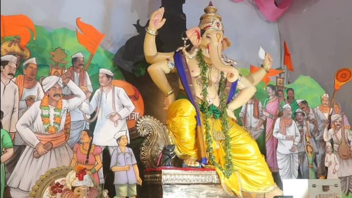 गेल्या २० वर्षांपूर्वी या मित्रांनी पनवेलमध्ये देखील अशा राजाची स्थापना करण्याचा निश्चय केला आणि  स्वराज्य सार्वजनिक गणेशोत्सव मंडळाची स्थापना केली.