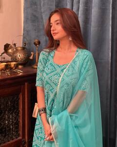 PHOTO: अनुष्का सेनवर चढला देसी रंग, पाहा तिचा मनमोहक अवतार!