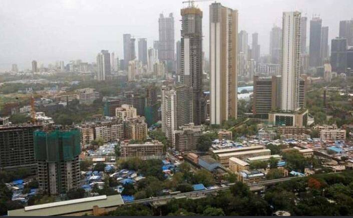 ਜੇ ਤੁਸੀਂ ਘਰ ਖਰੀਦਣ ਦੀ ਯੋਜਨਾ ਬਣਾ ਰਹੇ ਹੋ ਤਾਂ ਹੁਣ ਤੁਹਾਨੂੰ ਇਸ ਦੇ ਲਈ ਜ਼ਿਆਦਾ ਪੈਸੇ ਖਰਚ ਕਰਨੇ ਪੈਣਗੇ। ਗਾਜ਼ੀਆਬਾਦ ਦੀ ਜ਼ਮੀਨ ਦਾ ਸਰਕਲ ਰੇਟ ਪਹਿਲੀ ਸਤੰਬਰ ਤੋਂ ਵਧਿਆ ਹੈ। ਆਉਣ ਵਾਲੇ ਸਮੇਂ ਵਿੱਚ ਹੋਰ ਸ਼ਹਿਰਾਂ ਦੇ ਸਰਕਲ ਰੇਟ ਵੀ ਵਧਣ ਦੀ ਸੰਭਾਵਨਾ ਹੈ। ਤੁਹਾਨੂੰ ਦੱਸ ਦੇਈਏ ਕਿ ਸਰਕਲ ਰੇਟ 2 ਤੋਂ 4 ਫੀਸਦੀ ਤੱਕ ਵਧਾ ਦਿੱਤਾ ਗਿਆ ਹੈ।