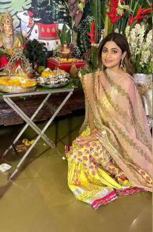 ਪੀਲੇ ਰੰਗ ਦੇ ਸ਼ਰਾਰੇ 'ਚ ਬੇਹੱਦ ਖੂਬਸੂਰਤ ਨਜ਼ਰ ਆਈ ਸ਼ਮਿਤਾ ਸ਼ੈੱਟੀ