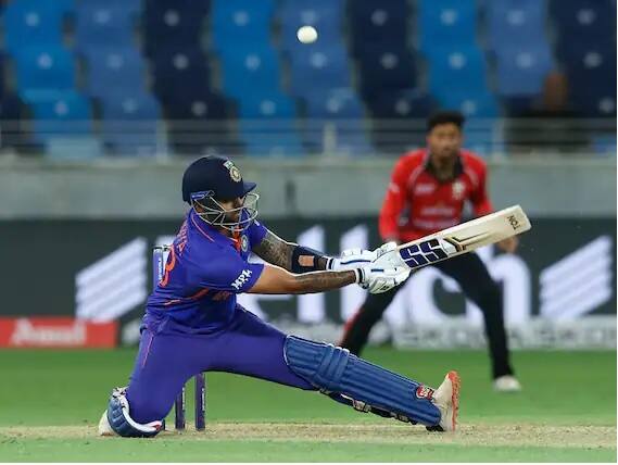 Suryakumar Yadav's Wife: એશિયા કપ 2022માં હોંગકોંગ સામે 26 બોલમાં 68 રનની ધમાકેદાર ઇનિંગ રમીને સૂર્યકુમાર યાદવ ખૂબ જ ચર્ચામાં છે. આ વર્ષે તે ટીમ ઈન્ડિયા માટે ઘણી વખત આવી તોફાની ઈનિંગ રમી ચુક્યો છે.