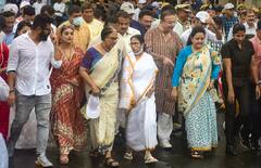 Durga Puja Rally: খরচ নিয়ে কটাক্ষ, কৃতিত্ব নিয়ে চাপানউতোরের মধ্যেই বর্ণময় শোভাযাত্রার সাক্ষী শহর