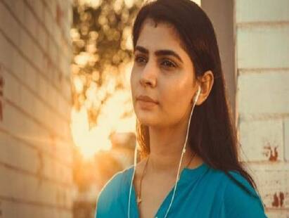 Chnimayi slams netizens over her child birth being criticised வாடகைத் தாய் மூலம் குழந்தைகள் பெற்றேனா? சிசேரியன் போது பஜனை பாடினேன்: சின்மயி