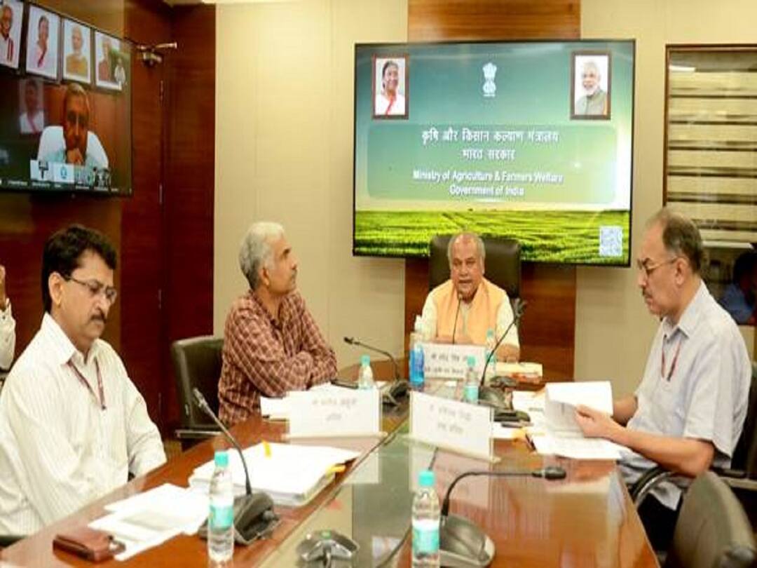 Union Agriculture Minister Narendra Singh Tomar held a meeting with the Agriculture Ministers of the states regarding the PM-Kisan scheme PM Kisan Yojana : कोणताही पात्र शेतकरी सन्मान निधीपासून वंचित राहू नये : कृषीमंत्री नरेंद्र सिंह तोमर