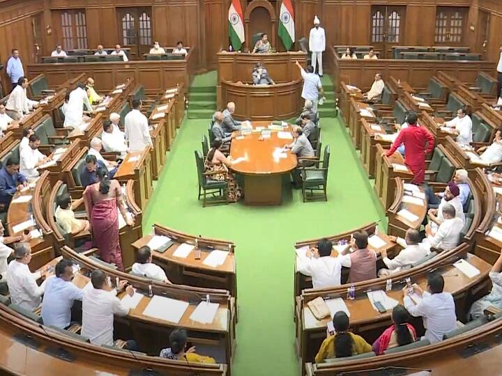 Delhi Assembly Session: दिल्ली विधानसभा में हंगामा, बीजेपी के तीन विधायकों को पूरे दिन के लिए सदन से बाहर निकाला Delhi Assembly Session BJP MLA Anil Bajpai and Mohan Singh Bisht thrown out from Delhi Assembly Delhi Assembly Session: दिल्ली विधानसभा में हंगामा, बीजेपी के तीन विधायकों को पूरे दिन के लिए सदन से बाहर निकाला