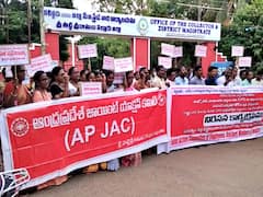 CPS Protest : సీపీఎస్ రద్దుపై తగ్గేదే లేదంటున్న ఉద్యోగులు, కలెక్టరేట్ల ముందు నల్ల బ్యాడ్జీలతో నిరసన