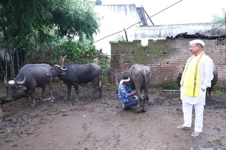 आज दिवसभर सत्तार हे प्रत्यक्ष शेतात जाऊन शेतकऱ्यांशी चर्चा करणार आहेत.