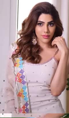 Nikki Tamboli Pics: सलवार-कमीज में किलर लुक देती नजर आईं निक्की तंबोली, गजब का अंदाज देख बढ़ीं फैंस की धड़कनें