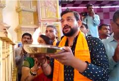 Prasad oak : अभिनेता प्रसाद ओकने घेतलं लाडक्या दगडुशेठ हलवाई गणपतीचं दर्शन