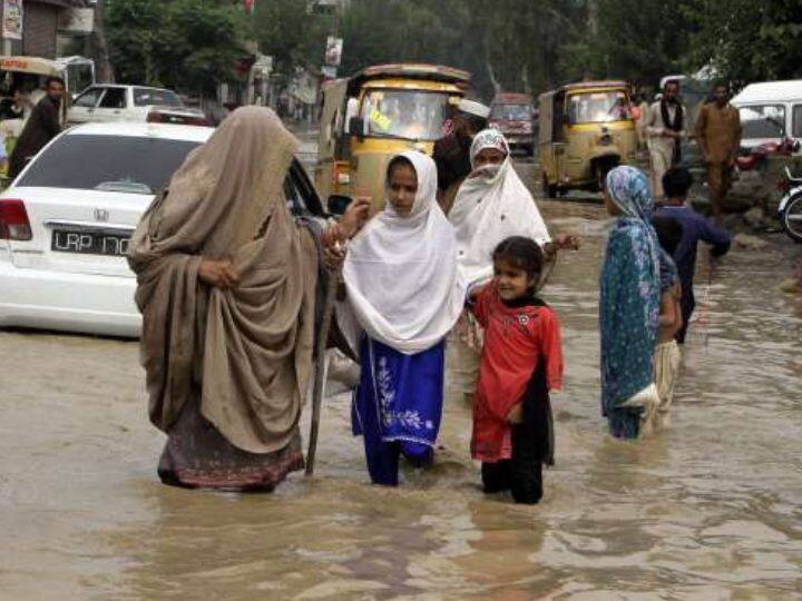 millions of Pregnant women in danger in pakistan hospitals destroyed due to floods Floods in Pakistan : पाकिस्तान में गर्भवती महिलाओं पर मंडरा रहा खतरा, बाढ़ के कारण लाखों घर और अस्पताल हुए तबाह