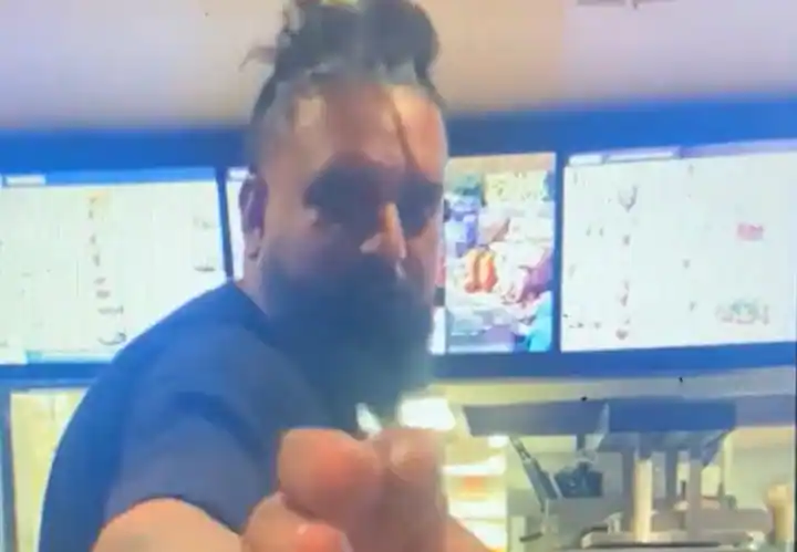 Racial Attack : ਅਮਰੀਕਾ 'ਚ ਭਾਰਤੀ ਮੂਲ ਦੇ ਸ਼ਖ਼ਸ ਨੇ ਹੀ ਕੀਤਾ ਦੂਜੇ ਇੰਡੋ-ਅਮਰੀਕੀ 'ਤੇ ਕੀਤਾ ਨਸਲੀ ਹਮਲਾ, ਮੂੰਹ 'ਤੇ ਥੁੱਕਿਆ, ਗਾਲ੍ਹਾਂ ਕੱਢੀਆਂ