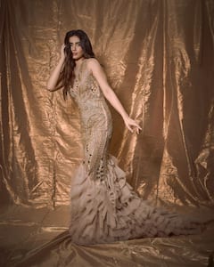 Aakanksha Singh Photos: బంగారంలా మెరిసిపోతున్న ఆకాంక్ష సింగ్