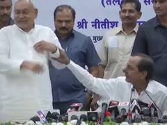 ‘अरे…बैठिए, अरे...चलिए,’ तेलंगाना के सीएम केसीआर और नीतीश कुमार की प्रेस कॉन्फ्रेंस का वीडियो वायरल