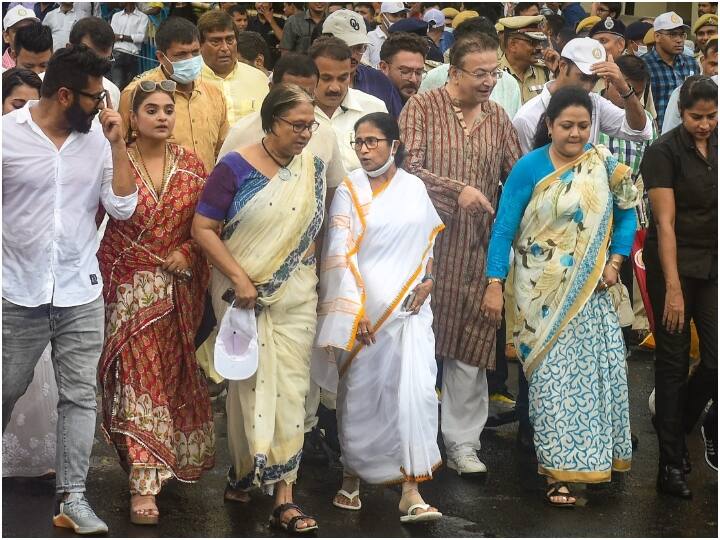 Durga Puja Cultural Heritage List West Bengal CM Mamata Banerjee takes out Rally Thanking UNESCO UNESCO का धन्यवाद करने के लिए सीएम ममता बनर्जी ने निकाला मार्च, दुर्गा पूजा को मिला है सांस्कृतिक विरासत का दर्जा