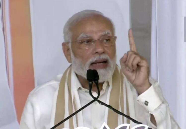 PM Narendra Modi arrives Kerala on two days visit Alleges opposition for uniting to save Corrupt People PM Modi Kerala Visit: कोच्चि से पीएम मोदी का विपक्ष पर वार, 'भ्रष्टाचारियों को बचाने के लिए हो रहे हैं एकजुट'