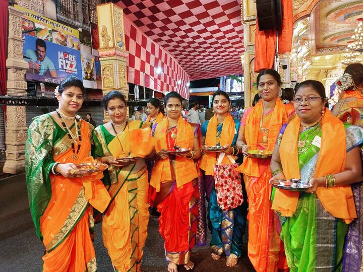 पारंपारिक वेशात भल्या पहाटे महिला उत्साहाने सहभागी झाल्या होत्या