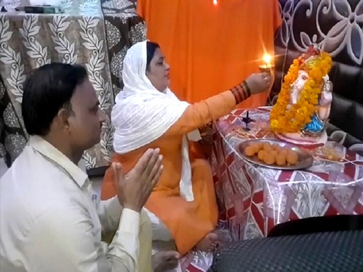 Ganesh Chaturthi 2022: अलीगढ़ में मुस्लिम महिला ने घर में स्थापित की भगवान गणेश की प्रतिमा, कहा- यह मेरे मन की आस्था
