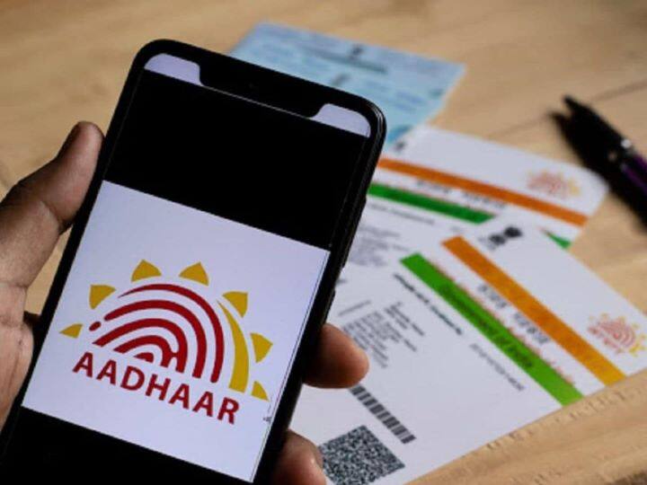 Umang App Link Aadhaar : अब उमंग ऐप पर अपने आधार की सेवाओं में विस्तार कर दिया गया है. अब आप उमंग ऐप से अपना आधार डाउनलोड कर सकते हैं. इसके अलावा आप वर्चुअल आईडी भी जेनरेट कर सकते हैं. साथ ही आप उमंग ऐप पर पेमेंट और रिफंड हिस्ट्री भी देख सकते हैं.