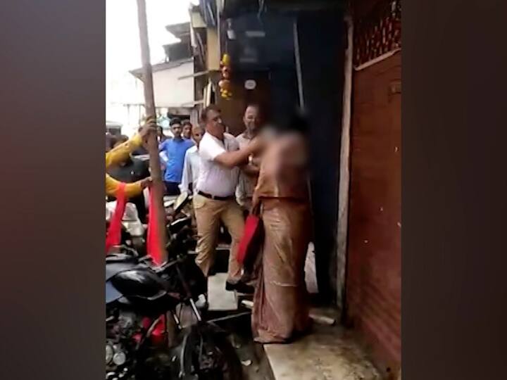 Maharashtra news MNS sub division chief assaults and beat up Mumbadevi area woman Marathi News Mumbai Woman Assaulted : मुंबादेवी परिसरात महिलेला मारहाण, मारहाण करणारा मनसेचा उपविभाग प्रमुख असल्याची माहिती