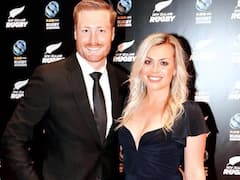 Photos: स्पोर्ट्स एंकर के प्यार में 'क्लीन बोल्ड' हुए ये 5 क्रिकेटर, लिस्ट में दो भारतीय भी शामिल