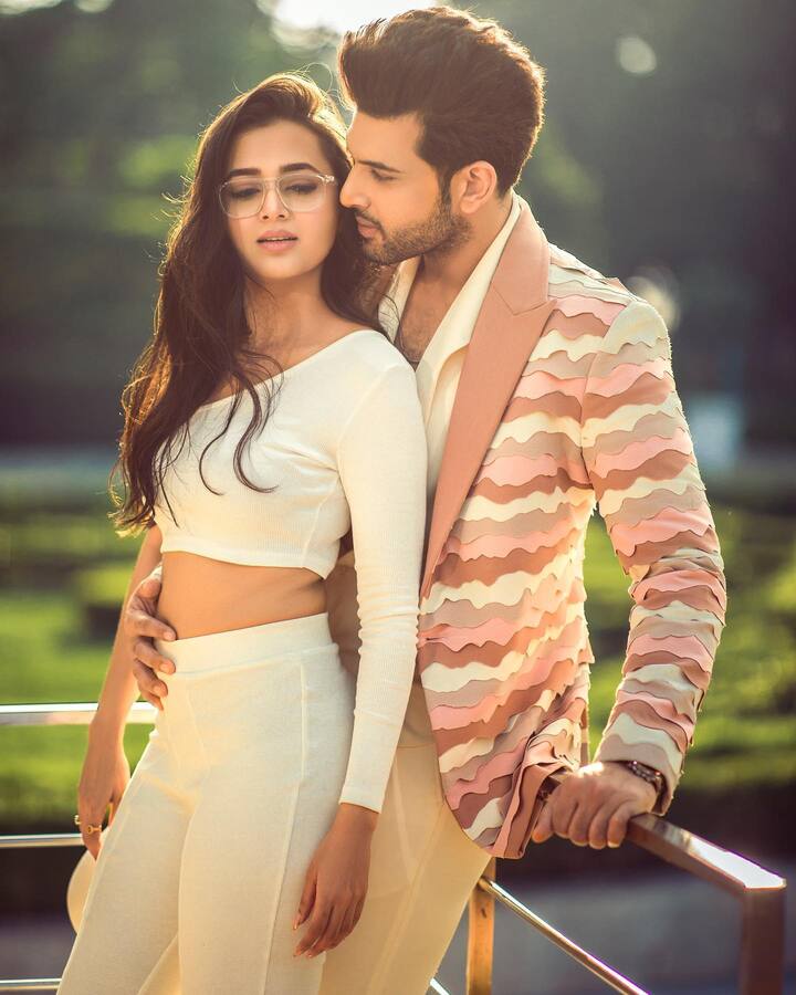 करण और तेजस्वी बिग बॉस में रहने के दौरान से ही एक-दूसरे को डेट कर रहे हैं. वह अक्सर साथ में स्पॉट किए जाते हैं.
