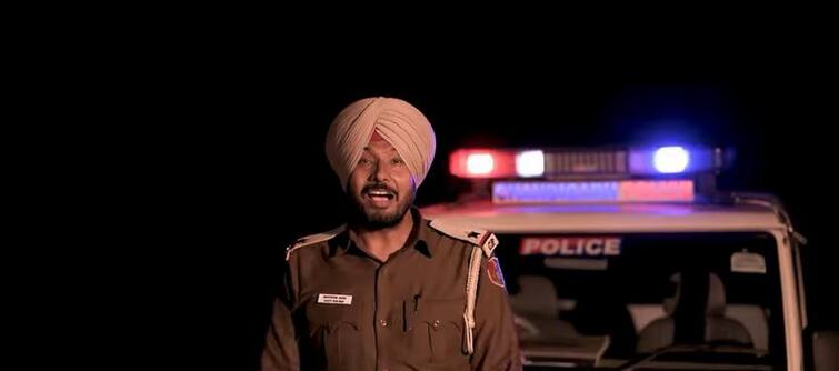 SI Bhupinder of Chandigarh Traffic Police warns drunk drivers with his new song, listen to the song Chandigarh ਟ੍ਰੈਫਿਕ ਪੁਲਿਸ ਦੇ SI ਭੁਪਿੰਦਰ ਨੇ ਸ਼ਰਾਬੀ ਡਰਾਈਵਰਾਂ ਨੂੰ ਆਪਣੇ ਨਵੇਂ ਗਾਣੇ ਨਾਲ ਦਿੱਤੀ ਚੇਤਾਵਨੀ, ਸੁਣੋ ਗਾਣਾ