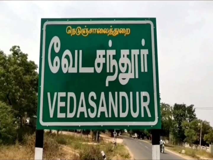 வெள்ளத்தில் சிக்கிய கார்.... உயிரை பணயம் வைத்து 6 பேரை மீட்ட போலீசாருக்கு பொதுமக்கள் பாராட்டு...!