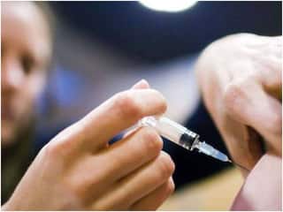 Cervical Cancer Vaccine: भारत में लॉन्च हुई सर्वाइकल कैंसर की पहली स्वदेशी वैक्सीन, कब होगी उपलब्ध और क्या रहेगी कीमत?