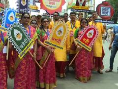 Durga Puja Rally: পুজোর আগেই শহরে পুজোর আমেজ, ঢাক-মাদল-শঙ্খধ্বনিতে তিলোত্তমায় উৎসব