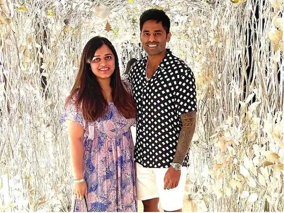 દેવીશા એક સામાજિક કાર્યકર છે. 2013 થી 2015 સુધી, તેમણે NGO 'ધ લાઈટ હાઉસ પ્રોજેક્ટ' માટે સ્વયંસેવક તરીકે કામ કર્યું છે.