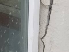 ट्विन टावर धमाके से एमराल्ड कोर्ट के 10 से 12 पिलर में मिले माइनर क्रैक, एटीएस विलेज को भी हुआ नुकसान, देखिए- तस्वीरें